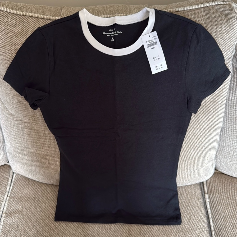Brand new AF Essential Tuckable Baby Tee size small